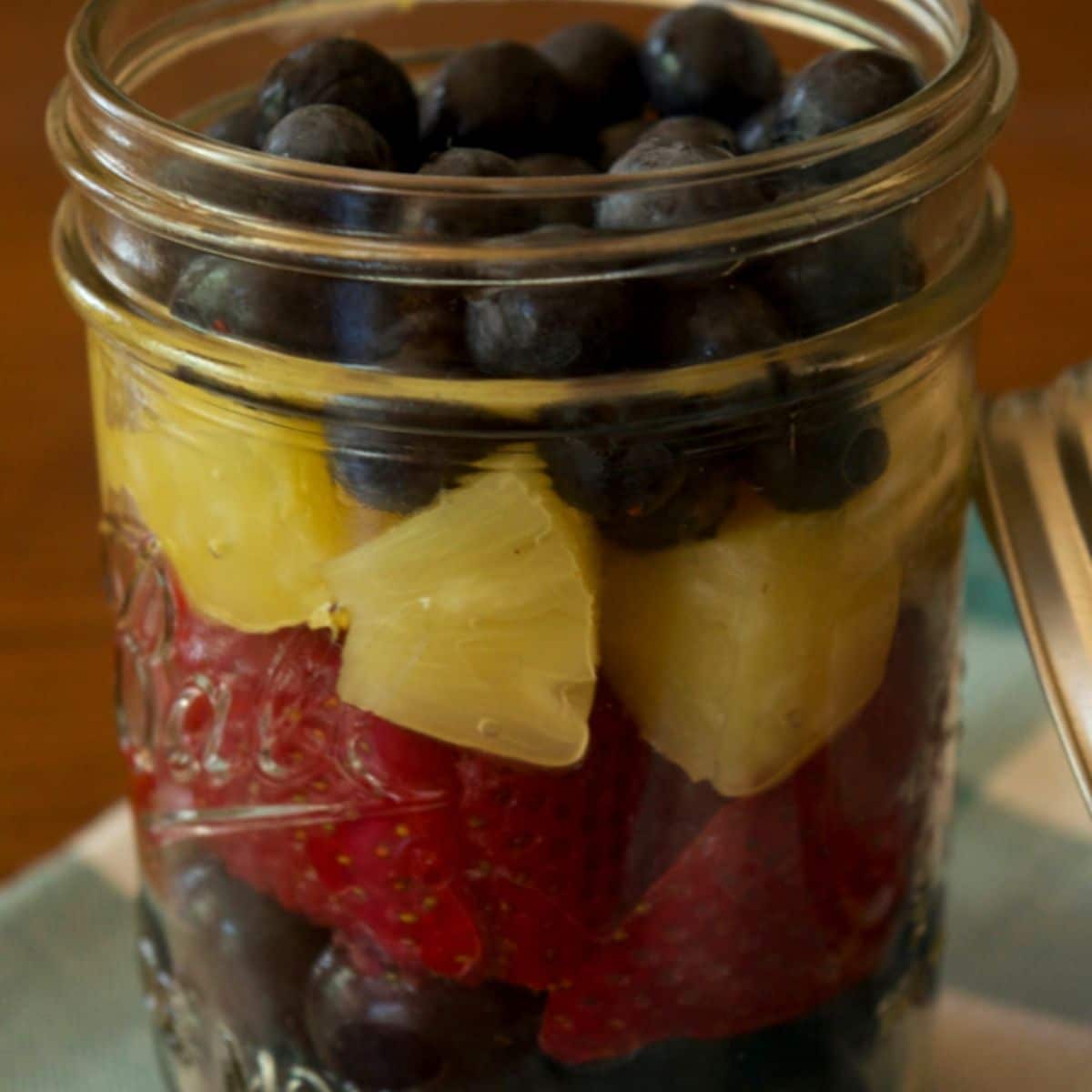Fruit Salad in a Mason Jar - Mason Jar Crafts Love
